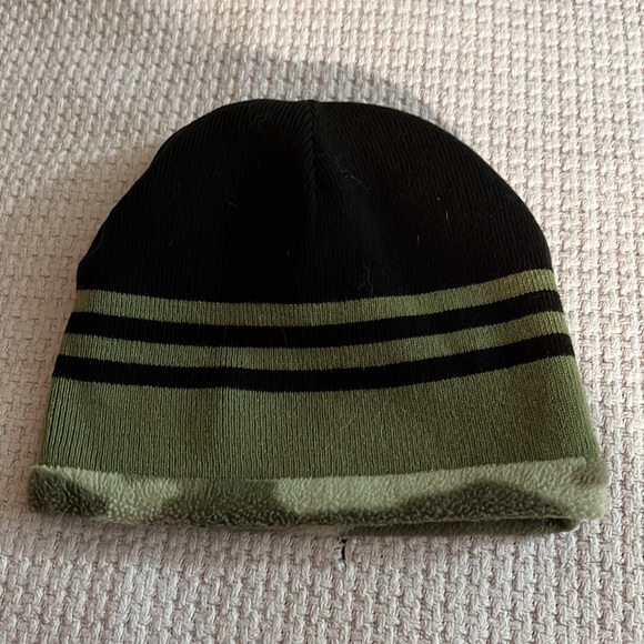 Camo reversible beanie green camo one side black and green stripes other side - Picture 2 of 3